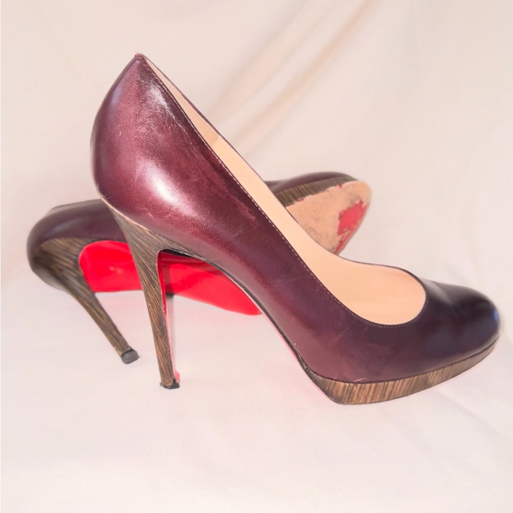 Size 39 1/2 Christian Louboutins Pumps